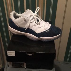 Air Jordan 11 retro low blue snake skin